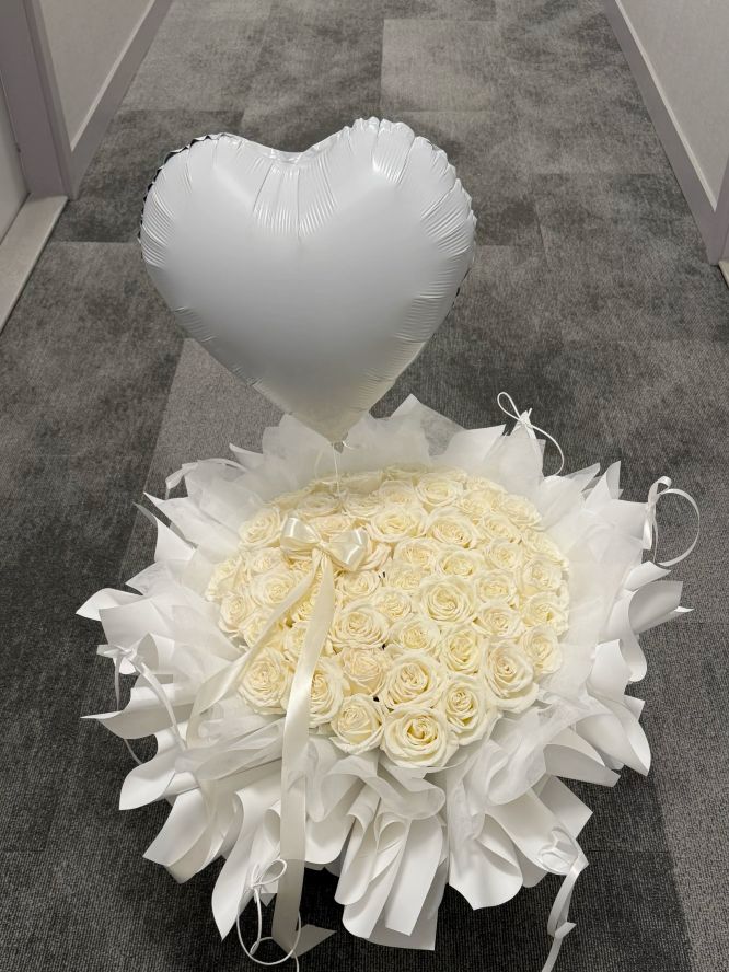 L2-Fancy wrapping white rose bouquet