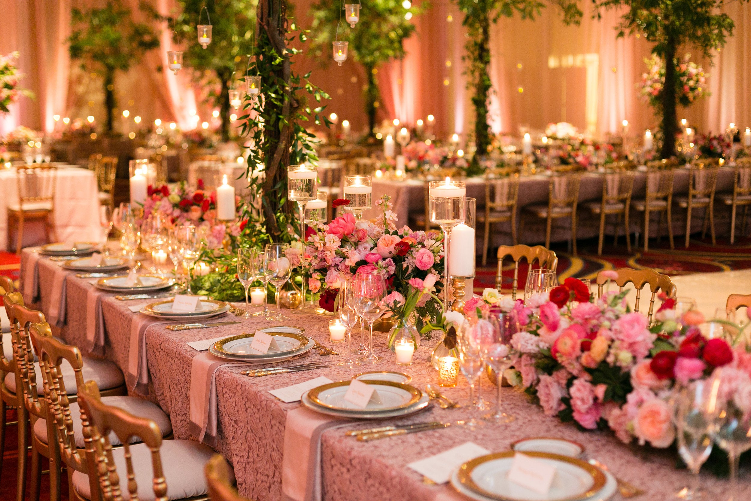 Dining table blooms by La Rose Fleur, infusing your meal with floral charm.