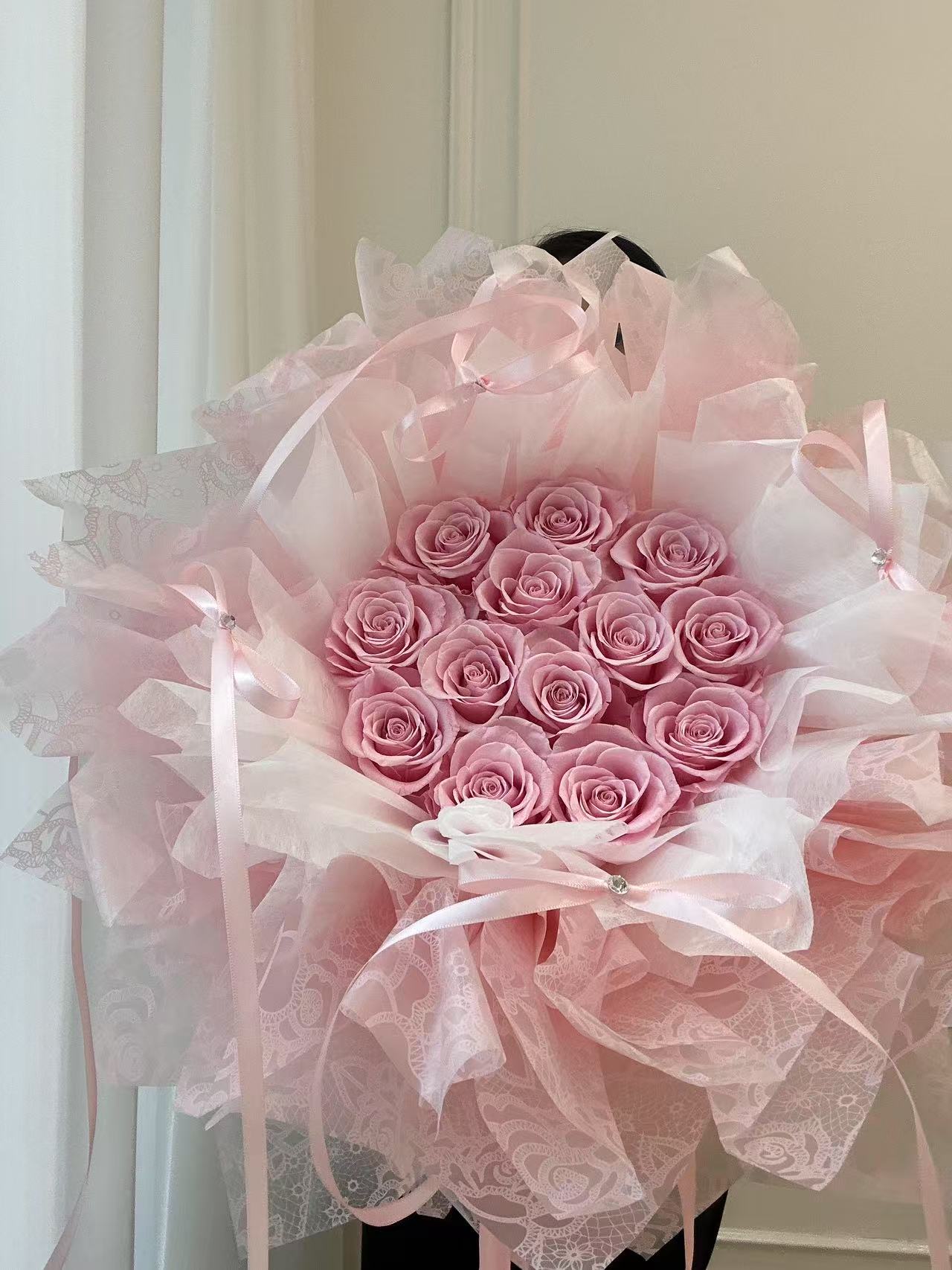 Preserved Pink Rose Bouquet with Layered Wrapping 褶皱包装粉玫瑰花束(大)