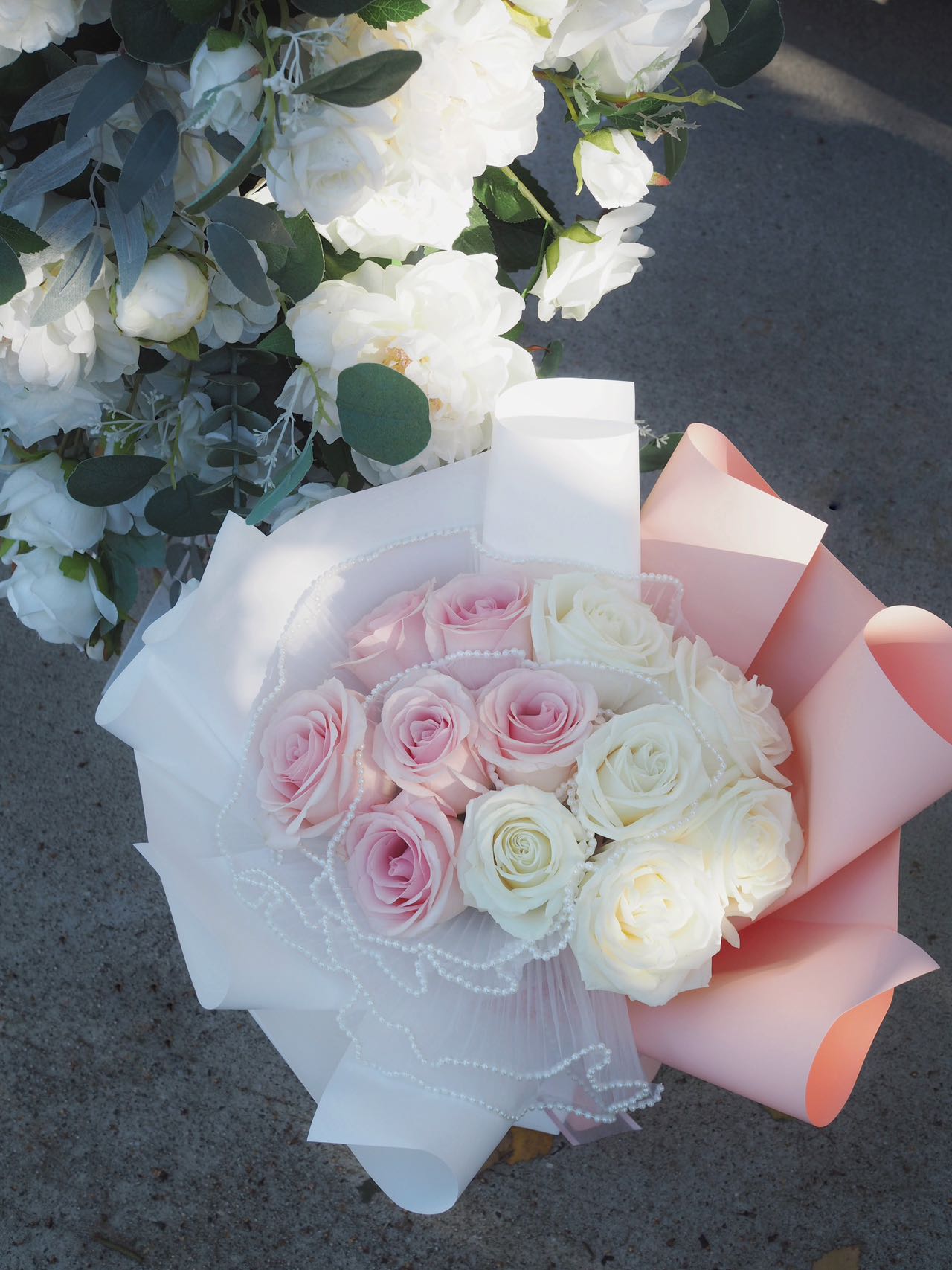 Pink &amp; White Mixed Rose Bouquet