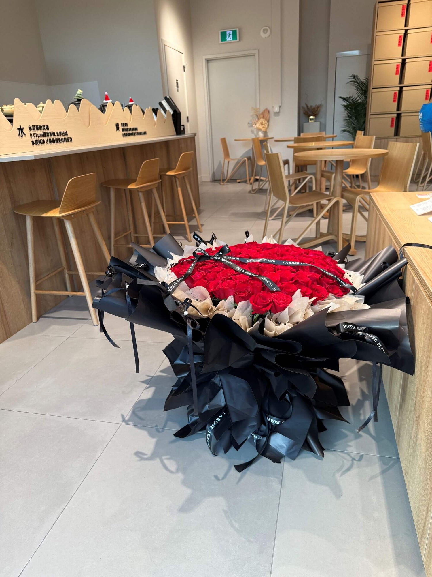 L2-Fancy Wrapping Red Rose Bouquet