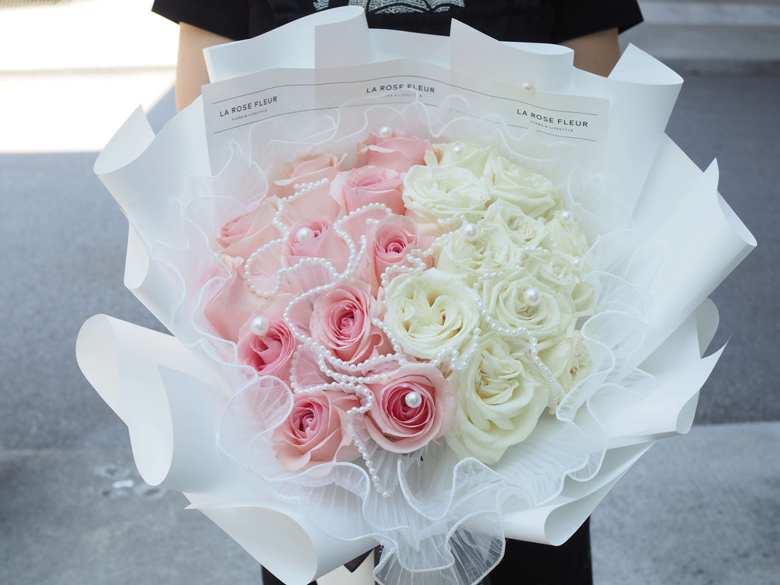 Pink &amp; White Mixed Rose Bouquet