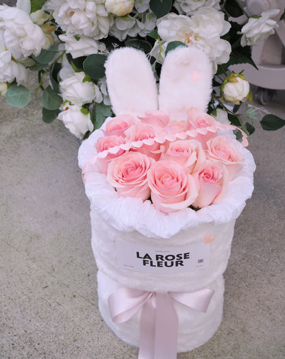 【NEW】Bunny Wrapping Rose Bouquet