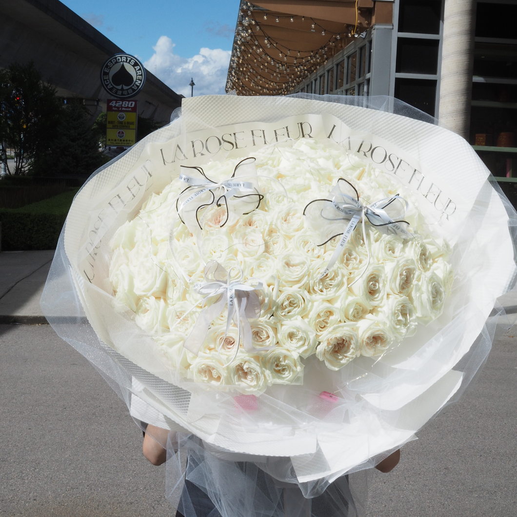 White Signature Designer's Rose Bouquet by La Rose Fleur